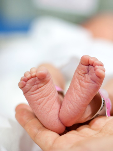 Covid-19, basso rischio di contagio madre-neonato. Sin: evitare la separazione
